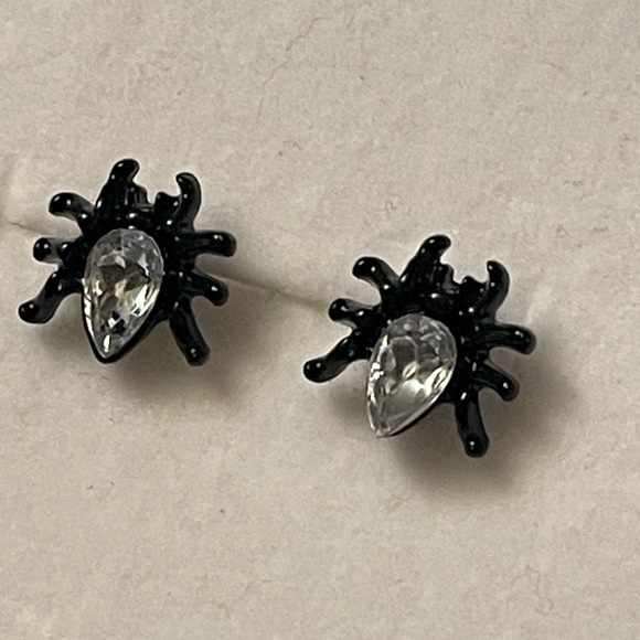 Fancy spider studs - Picture 3 of 3